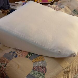 Luxurious White Foam Pillow